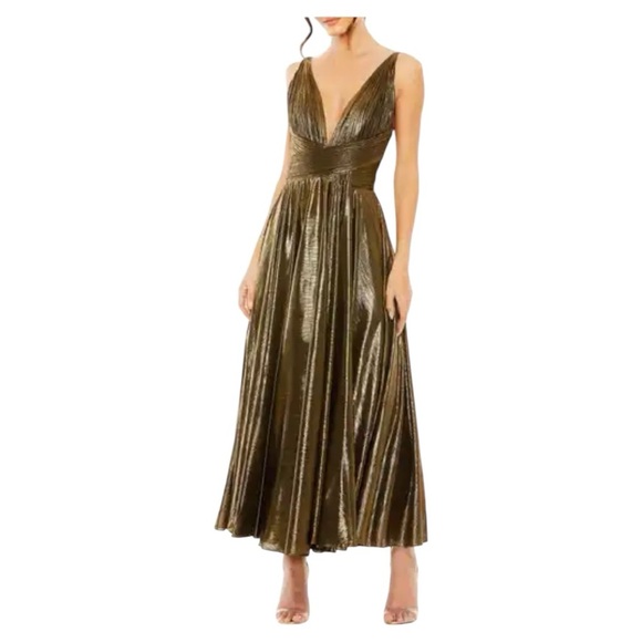 NWT Mac Duggal 30761 Plunging Neck Metallic Dress - Picture 1 of 10